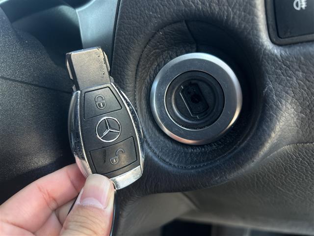 �y�@�L�[���X�G���g���[�@�z�{�^���ЂƂŃh�A�̊J���\�ŕ֗��ȃL�[���X�G���g���[�t�I