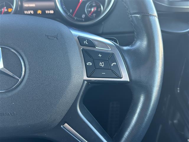 �y�@�X�e�A�����O�X�C�b�`�@�z�茳�̃X�C�b�`�Ńi�r���삪�\�ł��I�I���ɕ֗��ȋ@�\�ł��B���t���̃i�r�ɂ���Ă̓I�v�V�����ݒ�ƂȂ��Ă���܂��I�ڂ����̓X�^�b�t�܂Ł�