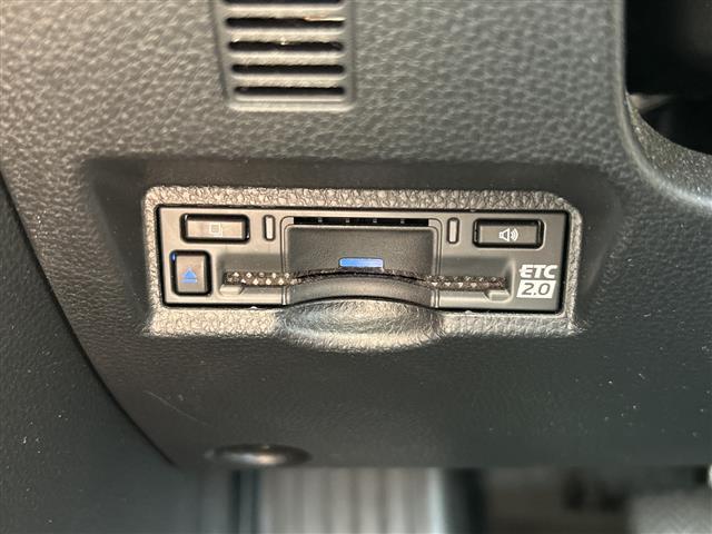 ノア ハイブリッドＳ－Ｚ　ワンオーナー　禁煙車　スマートキー　プッシュスタート　ＥＴＣ２．０　両側パワースライドドア　トヨタチームメイトアドバンストドライブ　ドライバーモニターカメラ　純正ＨＤＤナビ　保証書　スペアキー（2枚目）