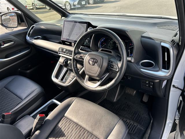 ノア ハイブリッドＳ－Ｚ　ワンオーナー　禁煙車　スマートキー　プッシュスタート　ＥＴＣ２．０　両側パワースライドドア　トヨタチームメイトアドバンストドライブ　ドライバーモニターカメラ　純正ＨＤＤナビ　保証書　スペアキー（18枚目）