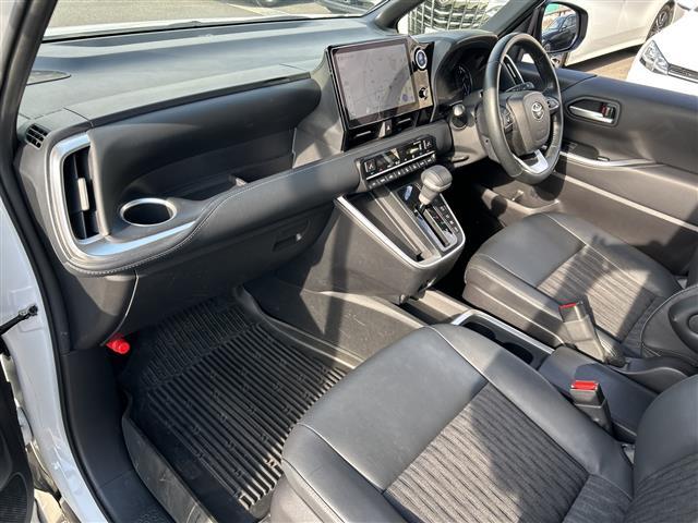 ノア ハイブリッドＳ－Ｚ　ワンオーナー　禁煙車　スマートキー　プッシュスタート　ＥＴＣ２．０　両側パワースライドドア　トヨタチームメイトアドバンストドライブ　ドライバーモニターカメラ　純正ＨＤＤナビ　保証書　スペアキー（28枚目）