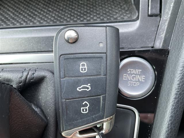 �y�@�X�}�[�g�L�[�E�v�b�V���X�^�[�g�@�z����}�����Ƀ|�P�b�g�ɓ��ꂽ�܂܌��̊J�A�G���W���̎n���܂ōs���܂��B