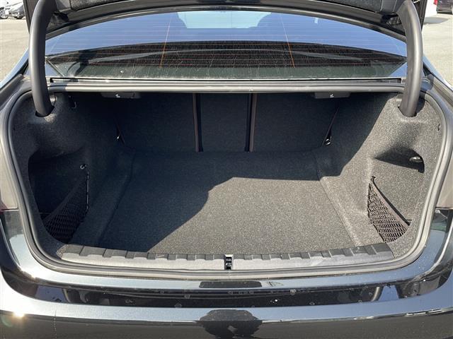 �y�g�����N���[���z�S���t�o�b�O�����[�\�ȑ�e�ʂ̃g�����N���[���ƂȂ��Ă���܂��B