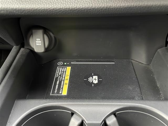 �y�u�������[�d�z���C�����X�[�d���ł���p���@�i�`�[�j�͂��̏�Ƀ|���b�ƃX�}�z��u�������Ȃ̂Ŏ�y�ł��I�I�Ԃł̏[�d�������قǕ֗��ɂȂ�܂��I�I���Ή��@��ɂ��قȂ�܂��B