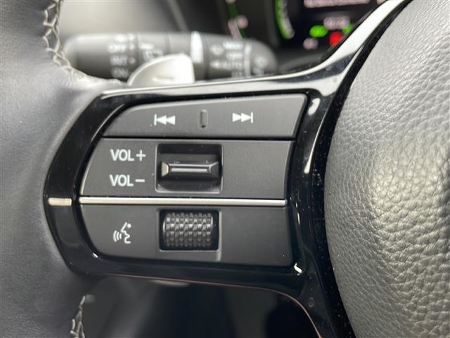 �y�@�X�e�A�����O�X�C�b�`�@�z�茳�̃X�C�b�`�Ńi�r���삪�\�ł��I�I���ɕ֗��ȋ@�\�ł��B���t���̃i�r�ɂ���Ă̓I�v�V�����ݒ�ƂȂ��Ă���܂��I�ڂ����̓X�^�b�t�܂Ł�