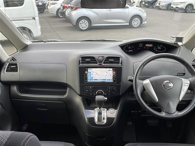 セレナ ハイウェイスター　Ｓ－ハイブリッド　禁煙車　ワンオーナー車　純正ナビ　Ｂｌｕｅｔｏｏｔｈ　フルセグＴＶ　バックカメラ　社外フリップダウンモニター　両側パワースライドドア　キセノンヘッドライト　クルーズコントロール　スマートキー　ＥＴＣ（4枚目）