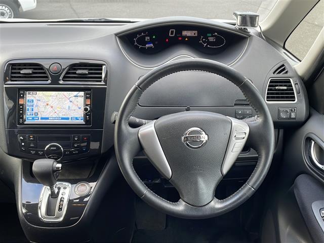 セレナ ハイウェイスター　Ｓ－ハイブリッド　禁煙車　ワンオーナー車　純正ナビ　Ｂｌｕｅｔｏｏｔｈ　フルセグＴＶ　バックカメラ　社外フリップダウンモニター　両側パワースライドドア　キセノンヘッドライト　クルーズコントロール　スマートキー　ＥＴＣ（5枚目）