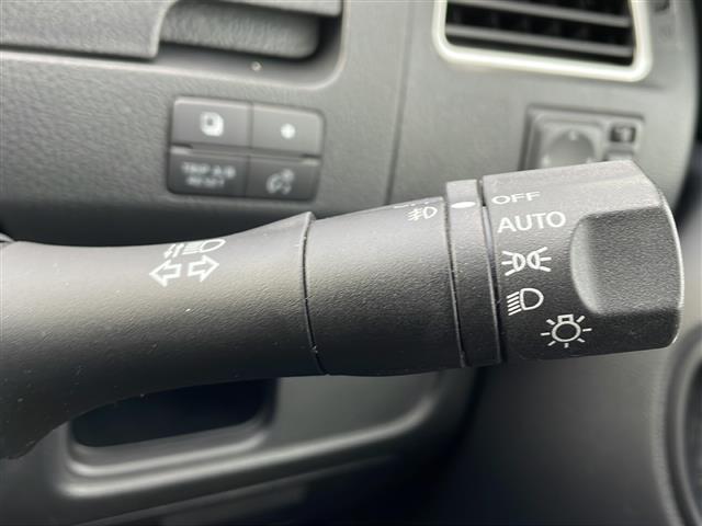 セレナ ハイウェイスター　Ｓ－ハイブリッド　禁煙車　ワンオーナー車　純正ナビ　Ｂｌｕｅｔｏｏｔｈ　フルセグＴＶ　バックカメラ　社外フリップダウンモニター　両側パワースライドドア　キセノンヘッドライト　クルーズコントロール　スマートキー　ＥＴＣ（12枚目）