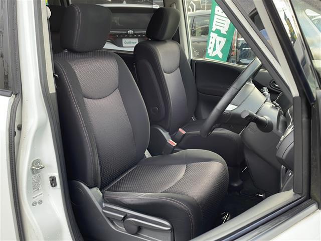 セレナ ハイウェイスター　Ｓ－ハイブリッド　禁煙車　ワンオーナー車　純正ナビ　Ｂｌｕｅｔｏｏｔｈ　フルセグＴＶ　バックカメラ　社外フリップダウンモニター　両側パワースライドドア　キセノンヘッドライト　クルーズコントロール　スマートキー　ＥＴＣ（22枚目）