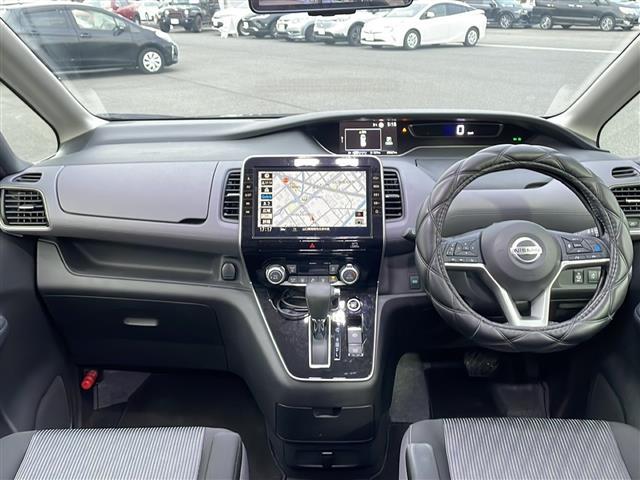 セレナ ハイウェイスターＶ　禁煙車　ワンオーナー車　フリップダウンモニター　純正ナビ　Ｂｌｕｅｔｏｏｔｈ　フルセグＴＶ　全周囲カメラ　両側パワースライドドア　デジタルインナーミラー　ドライブレコーダー　ブラインドスポットモニ（4枚目）