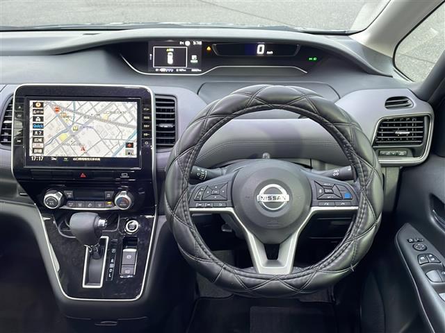 セレナ ハイウェイスターＶ　禁煙車　ワンオーナー車　フリップダウンモニター　純正ナビ　Ｂｌｕｅｔｏｏｔｈ　フルセグＴＶ　全周囲カメラ　両側パワースライドドア　デジタルインナーミラー　ドライブレコーダー　ブラインドスポットモニ（5枚目）