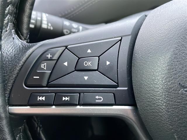 セレナ ハイウェイスターＶ　禁煙車　ワンオーナー車　フリップダウンモニター　純正ナビ　Ｂｌｕｅｔｏｏｔｈ　フルセグＴＶ　全周囲カメラ　両側パワースライドドア　デジタルインナーミラー　ドライブレコーダー　ブラインドスポットモニ（12枚目）