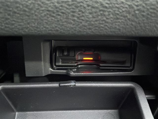 セレナ ハイウェイスターＶ　禁煙車　ワンオーナー車　フリップダウンモニター　純正ナビ　Ｂｌｕｅｔｏｏｔｈ　フルセグＴＶ　全周囲カメラ　両側パワースライドドア　デジタルインナーミラー　ドライブレコーダー　ブラインドスポットモニ（16枚目）