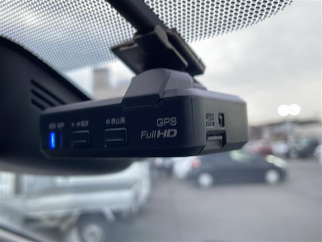 セレナ ハイウェイスターＶ　禁煙車　ワンオーナー車　フリップダウンモニター　純正ナビ　Ｂｌｕｅｔｏｏｔｈ　フルセグＴＶ　全周囲カメラ　両側パワースライドドア　デジタルインナーミラー　ドライブレコーダー　ブラインドスポットモニ（17枚目）