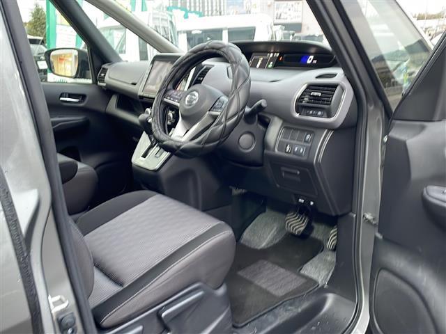 セレナ ハイウェイスターＶ　禁煙車　ワンオーナー車　フリップダウンモニター　純正ナビ　Ｂｌｕｅｔｏｏｔｈ　フルセグＴＶ　全周囲カメラ　両側パワースライドドア　デジタルインナーミラー　ドライブレコーダー　ブラインドスポットモニ（21枚目）