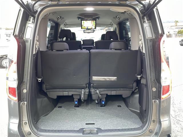セレナ ハイウェイスターＶ　禁煙車　ワンオーナー車　フリップダウンモニター　純正ナビ　Ｂｌｕｅｔｏｏｔｈ　フルセグＴＶ　全周囲カメラ　両側パワースライドドア　デジタルインナーミラー　ドライブレコーダー　ブラインドスポットモニ（26枚目）