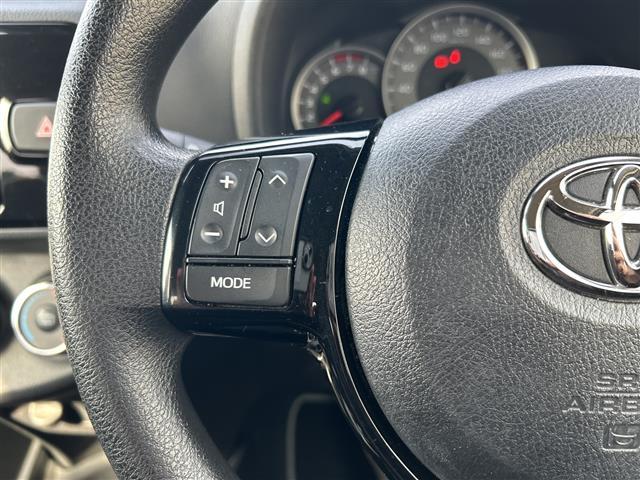 ヴィッツ F セーフティーエディションIII 禁煙車 ワンオーナー スマートキー プッシュスタート 純正メモリナビ(DTV/BT/DVD/ラジオ) バックカメラ オートライト オートハイビーム 衝突軽減ブレーキ マニュアルエアコン(7枚目)