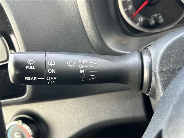 ヴィッツ F セーフティーエディションIII 禁煙車 ワンオーナー スマートキー プッシュスタート 純正メモリナビ(DTV/BT/DVD/ラジオ) バックカメラ オートライト オートハイビーム 衝突軽減ブレーキ マニュアルエアコン(9枚目)