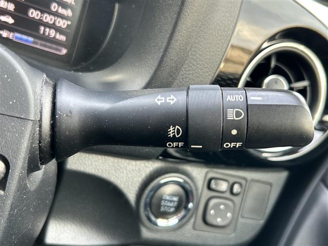 ヴィッツ F セーフティーエディションIII 禁煙車 ワンオーナー スマートキー プッシュスタート 純正メモリナビ(DTV/BT/DVD/ラジオ) バックカメラ オートライト オートハイビーム 衝突軽減ブレーキ マニュアルエアコン(10枚目)