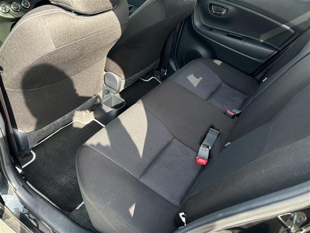 ヴィッツ F セーフティーエディションIII 禁煙車 ワンオーナー スマートキー プッシュスタート 純正メモリナビ(DTV/BT/DVD/ラジオ) バックカメラ オートライト オートハイビーム 衝突軽減ブレーキ マニュアルエアコン(27枚目)