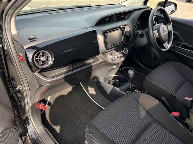 ヴィッツ F セーフティーエディションIII 禁煙車 ワンオーナー スマートキー プッシュスタート 純正メモリナビ(DTV/BT/DVD/ラジオ) バックカメラ オートライト オートハイビーム 衝突軽減ブレーキ マニュアルエアコン(29枚目)