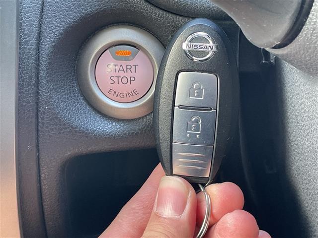 ノート メダリスト　ワンオーナー　禁煙車　スマートキー　プッシュスタート　ディスプレイオーディオ　全方位カメラ　衝突軽減ブレーキ　アイドリングストップ　車線逸脱警報装置　横滑り防止装置　純正フロアマット　保証書（3枚目）