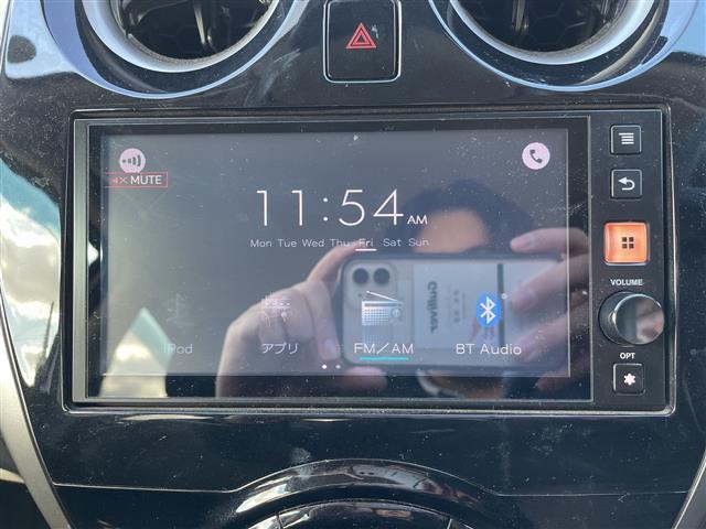 ノート メダリスト　ワンオーナー　禁煙車　スマートキー　プッシュスタート　ディスプレイオーディオ　全方位カメラ　衝突軽減ブレーキ　アイドリングストップ　車線逸脱警報装置　横滑り防止装置　純正フロアマット　保証書（7枚目）