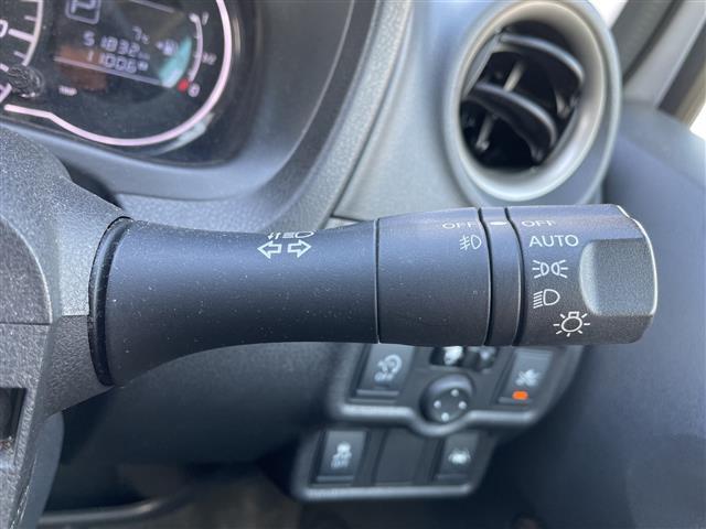 ノート メダリスト　ワンオーナー　禁煙車　スマートキー　プッシュスタート　ディスプレイオーディオ　全方位カメラ　衝突軽減ブレーキ　アイドリングストップ　車線逸脱警報装置　横滑り防止装置　純正フロアマット　保証書（12枚目）