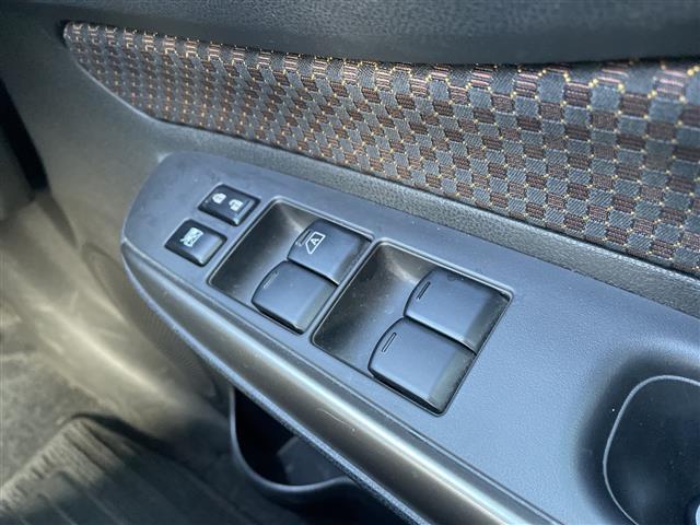 ノート メダリスト　ワンオーナー　禁煙車　スマートキー　プッシュスタート　ディスプレイオーディオ　全方位カメラ　衝突軽減ブレーキ　アイドリングストップ　車線逸脱警報装置　横滑り防止装置　純正フロアマット　保証書（13枚目）