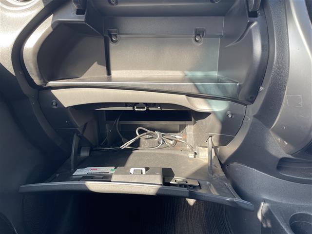 ノート メダリスト　ワンオーナー　禁煙車　スマートキー　プッシュスタート　ディスプレイオーディオ　全方位カメラ　衝突軽減ブレーキ　アイドリングストップ　車線逸脱警報装置　横滑り防止装置　純正フロアマット　保証書（17枚目）