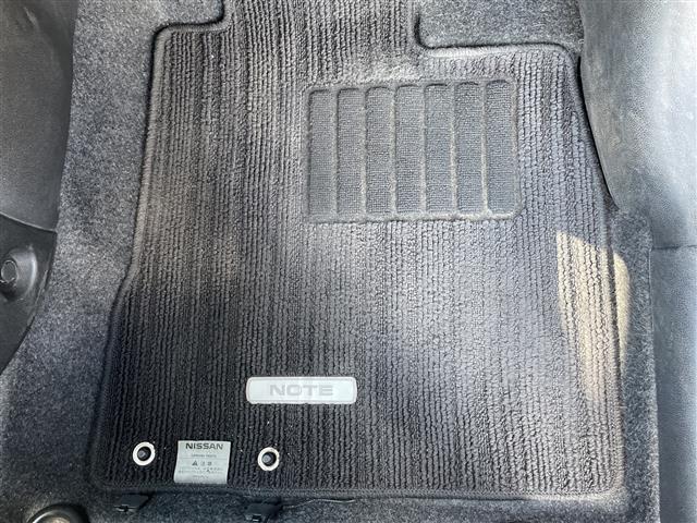 ノート メダリスト　ワンオーナー　禁煙車　スマートキー　プッシュスタート　ディスプレイオーディオ　全方位カメラ　衝突軽減ブレーキ　アイドリングストップ　車線逸脱警報装置　横滑り防止装置　純正フロアマット　保証書（18枚目）