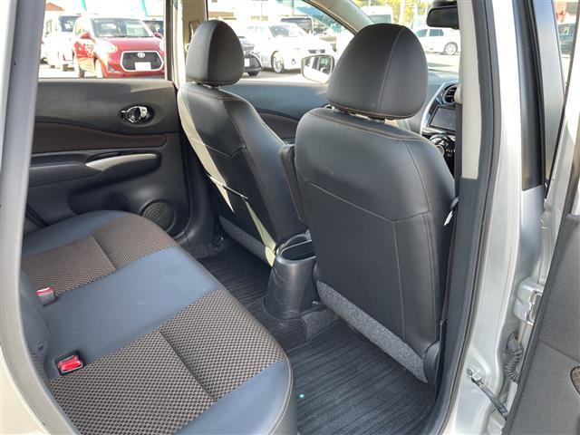 ノート メダリスト　ワンオーナー　禁煙車　スマートキー　プッシュスタート　ディスプレイオーディオ　全方位カメラ　衝突軽減ブレーキ　アイドリングストップ　車線逸脱警報装置　横滑り防止装置　純正フロアマット　保証書（22枚目）