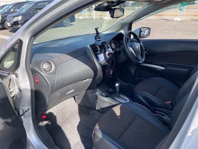 ノート メダリスト　ワンオーナー　禁煙車　スマートキー　プッシュスタート　ディスプレイオーディオ　全方位カメラ　衝突軽減ブレーキ　アイドリングストップ　車線逸脱警報装置　横滑り防止装置　純正フロアマット　保証書（24枚目）