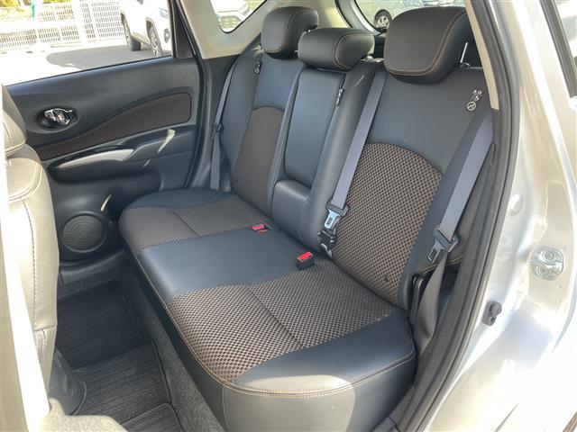 ノート メダリスト　ワンオーナー　禁煙車　スマートキー　プッシュスタート　ディスプレイオーディオ　全方位カメラ　衝突軽減ブレーキ　アイドリングストップ　車線逸脱警報装置　横滑り防止装置　純正フロアマット　保証書（25枚目）