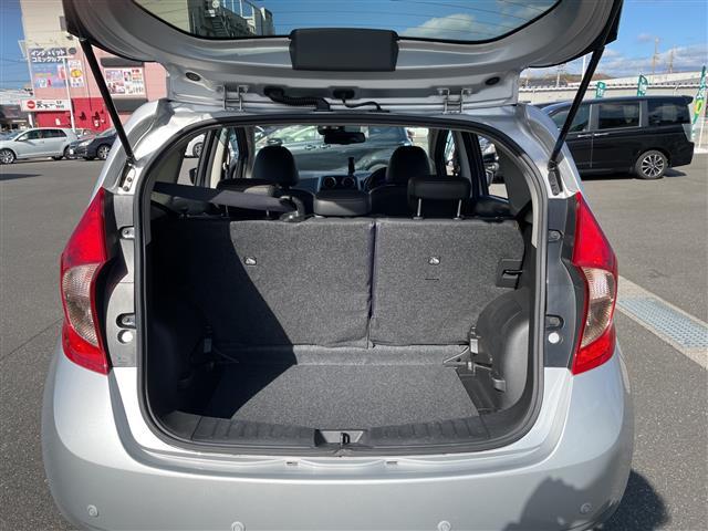 ノート メダリスト　ワンオーナー　禁煙車　スマートキー　プッシュスタート　ディスプレイオーディオ　全方位カメラ　衝突軽減ブレーキ　アイドリングストップ　車線逸脱警報装置　横滑り防止装置　純正フロアマット　保証書（27枚目）