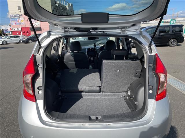 ノート メダリスト　ワンオーナー　禁煙車　スマートキー　プッシュスタート　ディスプレイオーディオ　全方位カメラ　衝突軽減ブレーキ　アイドリングストップ　車線逸脱警報装置　横滑り防止装置　純正フロアマット　保証書（28枚目）