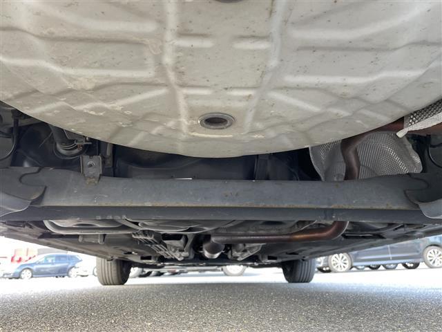 ノート メダリスト　ワンオーナー　禁煙車　スマートキー　プッシュスタート　ディスプレイオーディオ　全方位カメラ　衝突軽減ブレーキ　アイドリングストップ　車線逸脱警報装置　横滑り防止装置　純正フロアマット　保証書（43枚目）