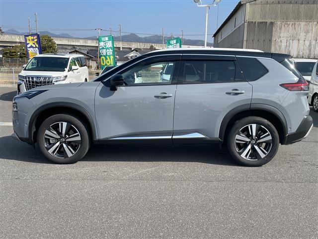 エクストレイル Ｇ　ｅ－４ＯＲＣＥ　ワンオーナー車　禁煙車　純正ナビ　Ｂｌｕｅｔｏｏｔｈ　全周囲カメラ　フルセグＴＶ　デジタルインナーミラー　黒革シート　シートヒーター　パワーバックドア　クルーズコントロール　ＬＥＤヘッドライト　ＥＴＣ（32枚目）