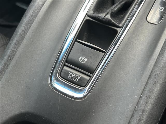 ヴェゼル Ｘ・ホンダセンシング　ワンオーナー／純正ナビＴＶ／フルセグ／ＢＴ／ＨＤＭＩ／Ｂカメラ／ホンダセンシング／オートブレーキホールド／アイドリングストップ／ドラレコ／ＥＴＣ／純正ＡＷ／ＬＥＤヘッド／説明書／保証書／スペアキー（6枚目）