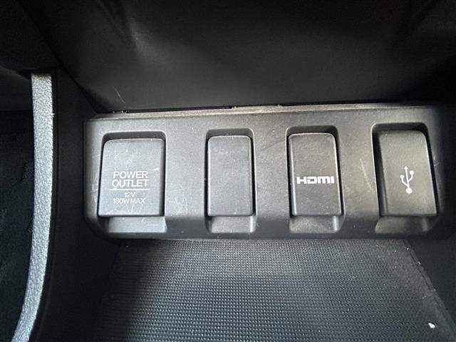 ヴェゼル Ｘ・ホンダセンシング　ワンオーナー／純正ナビＴＶ／フルセグ／ＢＴ／ＨＤＭＩ／Ｂカメラ／ホンダセンシング／オートブレーキホールド／アイドリングストップ／ドラレコ／ＥＴＣ／純正ＡＷ／ＬＥＤヘッド／説明書／保証書／スペアキー（7枚目）