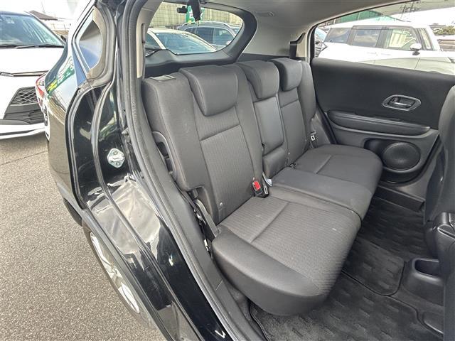 ヴェゼル Ｘ・ホンダセンシング　ワンオーナー／純正ナビＴＶ／フルセグ／ＢＴ／ＨＤＭＩ／Ｂカメラ／ホンダセンシング／オートブレーキホールド／アイドリングストップ／ドラレコ／ＥＴＣ／純正ＡＷ／ＬＥＤヘッド／説明書／保証書／スペアキー（18枚目）