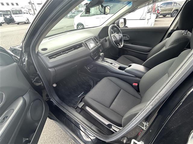 ヴェゼル Ｘ・ホンダセンシング　ワンオーナー／純正ナビＴＶ／フルセグ／ＢＴ／ＨＤＭＩ／Ｂカメラ／ホンダセンシング／オートブレーキホールド／アイドリングストップ／ドラレコ／ＥＴＣ／純正ＡＷ／ＬＥＤヘッド／説明書／保証書／スペアキー（20枚目）