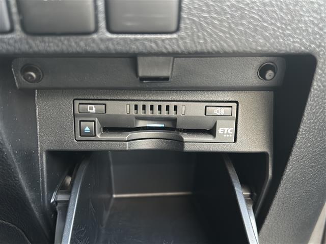 アルファード 2.5S タイプゴールド 1オーナー 純正ナビ AM/FM/TV/BT/USB ETC 前後ドラレコ 追従クルコン TRC レーンアシスト 衝突軽減B 両側パワースライドドア バックカメラ オットマン 保証者 取説(6枚目)