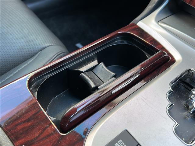 クラウンハイブリッド Gパッケージ 純正ナビ AM/FM/CD/DVD/SD/TV/USB 1オーナー ETC 前後ドラレコ 全席パワーシート、シートヒーター、クーラーD,N席 後席サンシェード 社外ウェルカムライト 保証書 取説(15枚目)