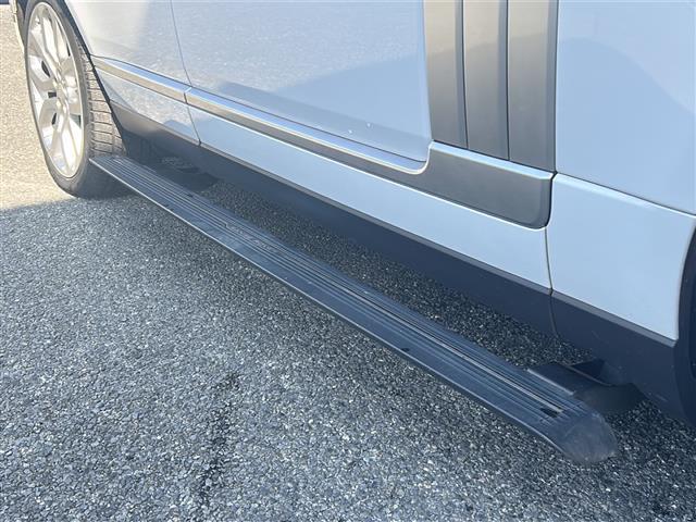 レンジローバー 5.0 V8 スーパーチャージド ヴォーグ ドラレコ(前) ステアリングスイッチ 電動ステップ サンルーフ 後席モニター×2 パワーバックドア マッサージシート(D/N) エアーサスペンション ステアリングヒーター MERIDIANサウンド(5枚目)