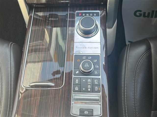 レンジローバー 5.0 V8 スーパーチャージド ヴォーグ ドラレコ(前) ステアリングスイッチ 電動ステップ サンルーフ 後席モニター×2 パワーバックドア マッサージシート(D/N) エアーサスペンション ステアリングヒーター MERIDIANサウンド(9枚目)