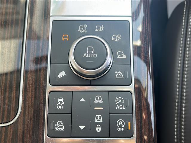 レンジローバー 5.0 V8 スーパーチャージド ヴォーグ ドラレコ(前) ステアリングスイッチ 電動ステップ サンルーフ 後席モニター×2 パワーバックドア マッサージシート(D/N) エアーサスペンション ステアリングヒーター MERIDIANサウンド(10枚目)