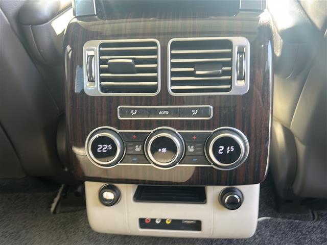レンジローバー 5.0 V8 スーパーチャージド ヴォーグ ドラレコ(前) ステアリングスイッチ 電動ステップ サンルーフ 後席モニター×2 パワーバックドア マッサージシート(D/N) エアーサスペンション ステアリングヒーター MERIDIANサウンド(16枚目)