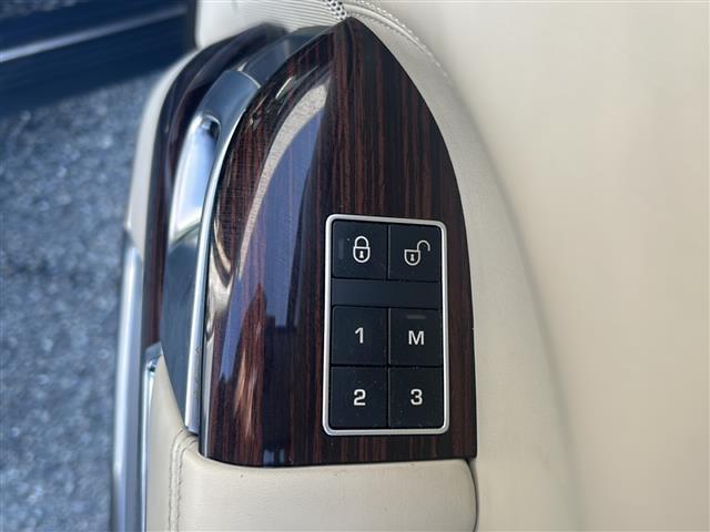 レンジローバー 5.0 V8 スーパーチャージド ヴォーグ ドラレコ(前) ステアリングスイッチ 電動ステップ サンルーフ 後席モニター×2 パワーバックドア マッサージシート(D/N) エアーサスペンション ステアリングヒーター MERIDIANサウンド(17枚目)