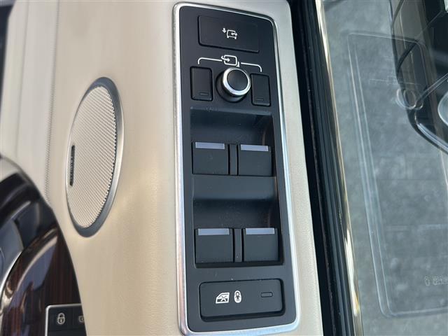 レンジローバー 5.0 V8 スーパーチャージド ヴォーグ ドラレコ(前) ステアリングスイッチ 電動ステップ サンルーフ 後席モニター×2 パワーバックドア マッサージシート(D/N) エアーサスペンション ステアリングヒーター MERIDIANサウンド(21枚目)